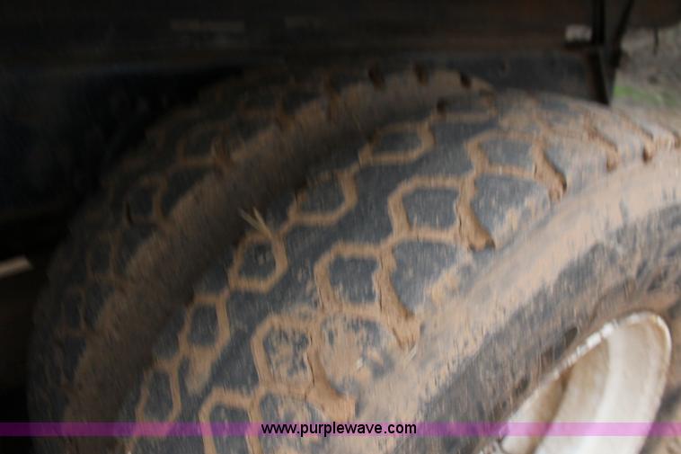 image for item F7698 1977 International Transtar II grain truck