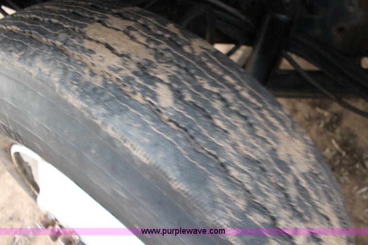 image for item F7698 1977 International Transtar II grain truck