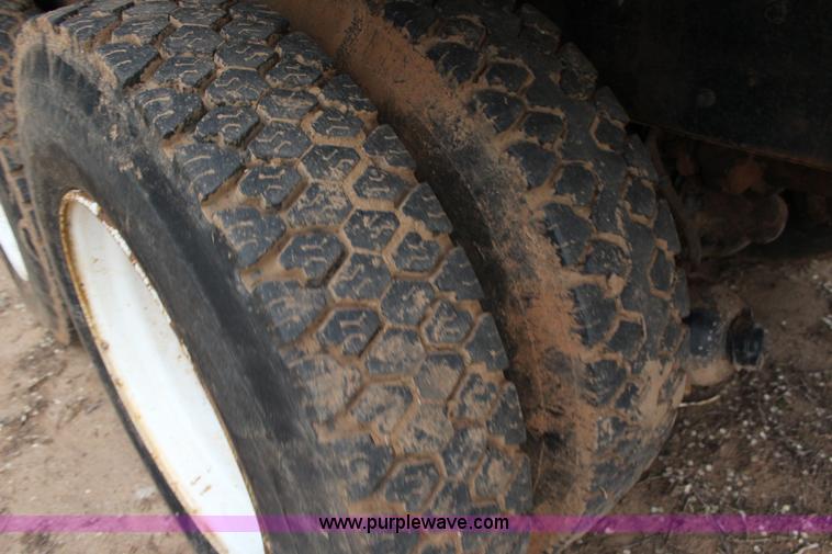 image for item F7698 1977 International Transtar II grain truck