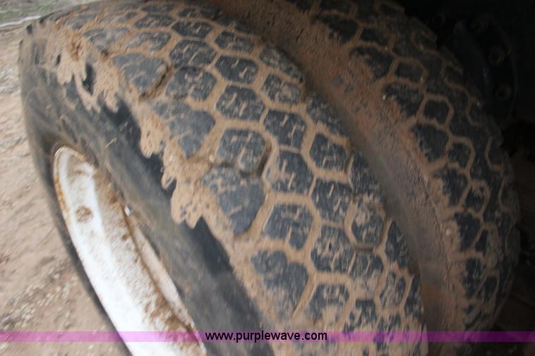 image for item F7698 1977 International Transtar II grain truck