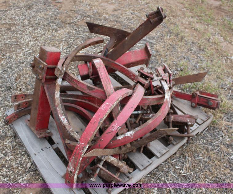 MasseyFerguson 128 chisel plow with anhydrous points in Hazelton, KS Item F7700 sold Purple