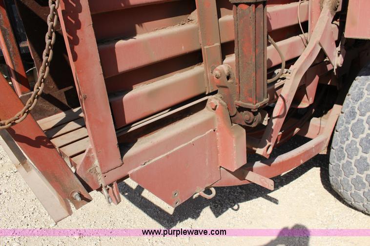 image for item F7708 1988 Hesston 4900 large square baler