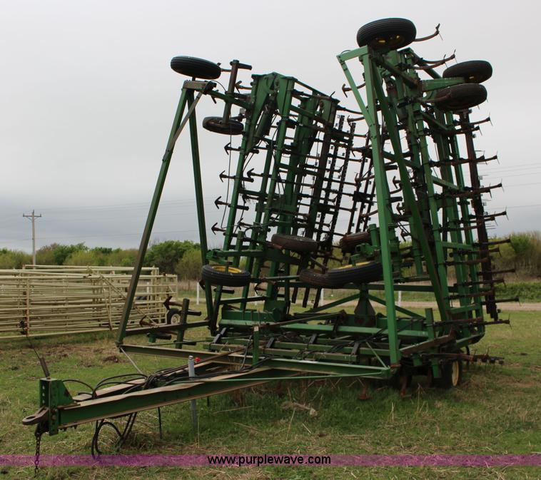 image for item F7725 John Deere 1060 field cultivator