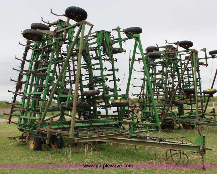image for item F7725 John Deere 1060 field cultivator