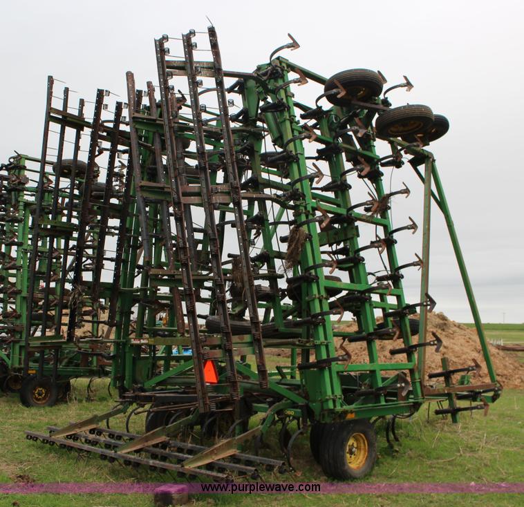 image for item F7725 John Deere 1060 field cultivator