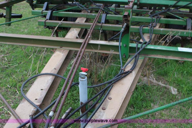 image for item F7725 John Deere 1060 field cultivator