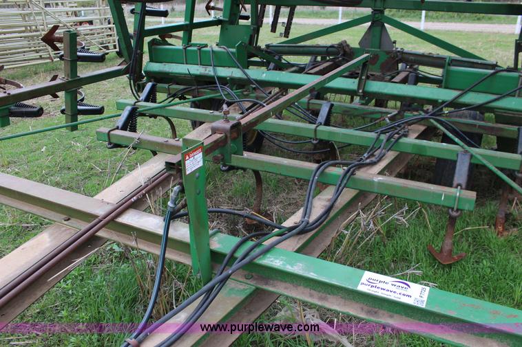 image for item F7725 John Deere 1060 field cultivator