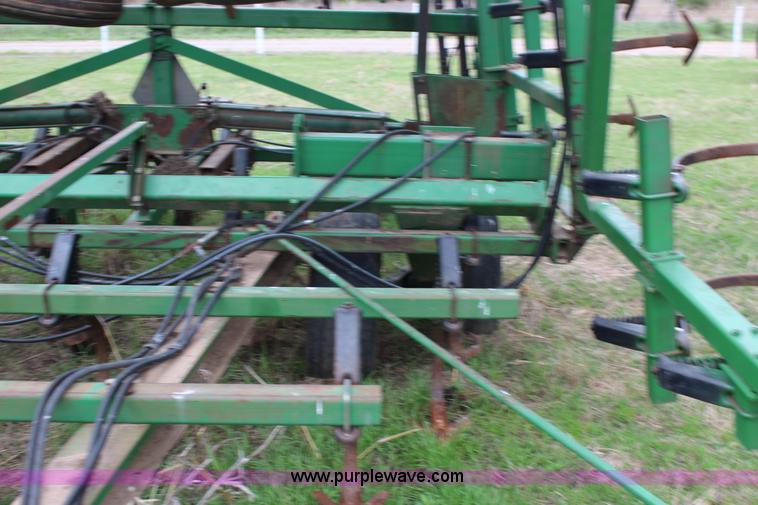 image for item F7725 John Deere 1060 field cultivator