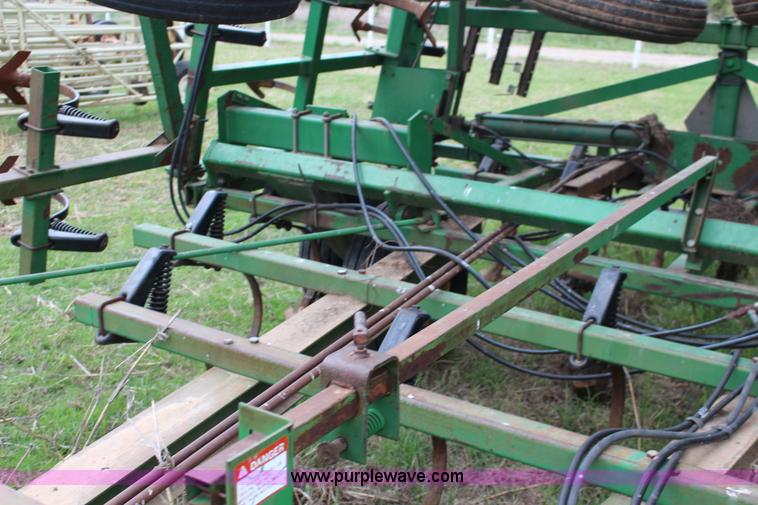 image for item F7725 John Deere 1060 field cultivator