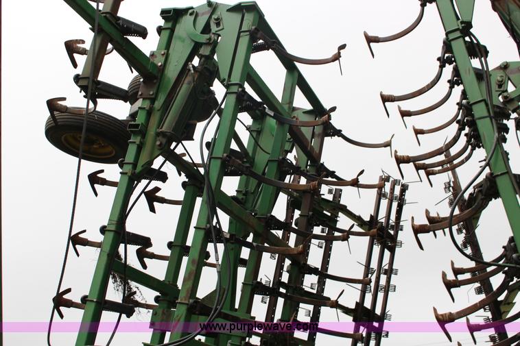 image for item F7725 John Deere 1060 field cultivator