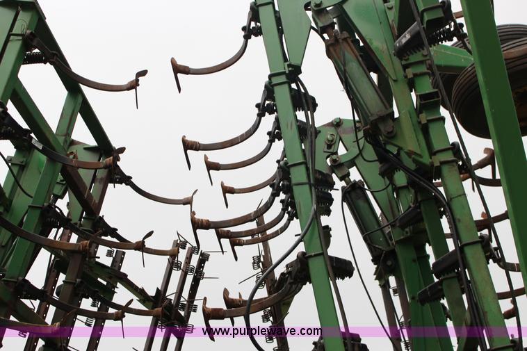 image for item F7725 John Deere 1060 field cultivator