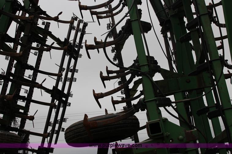 image for item F7725 John Deere 1060 field cultivator