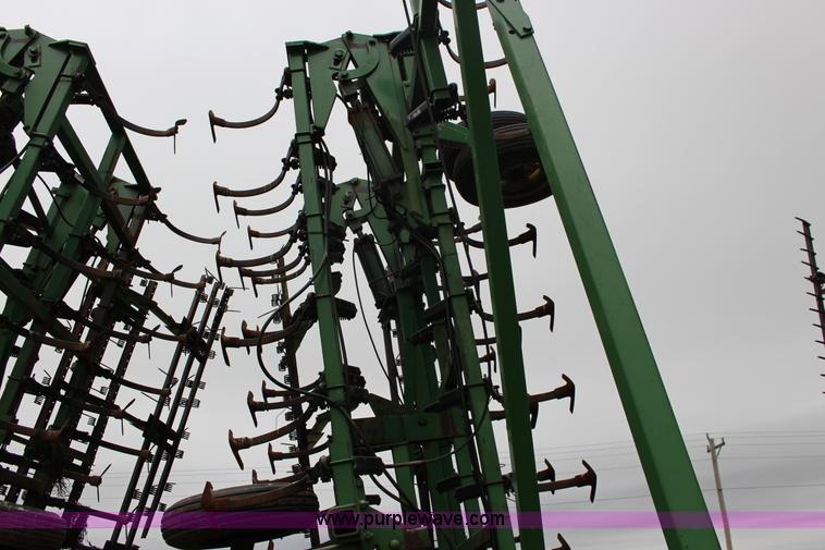 image for item F7725 John Deere 1060 field cultivator