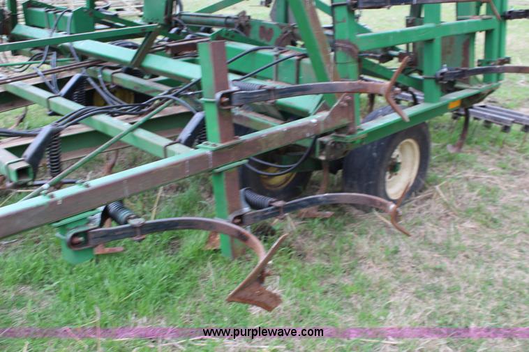 image for item F7725 John Deere 1060 field cultivator