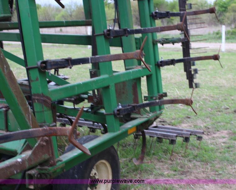 image for item F7725 John Deere 1060 field cultivator