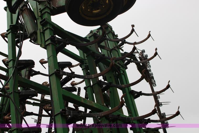 image for item F7725 John Deere 1060 field cultivator