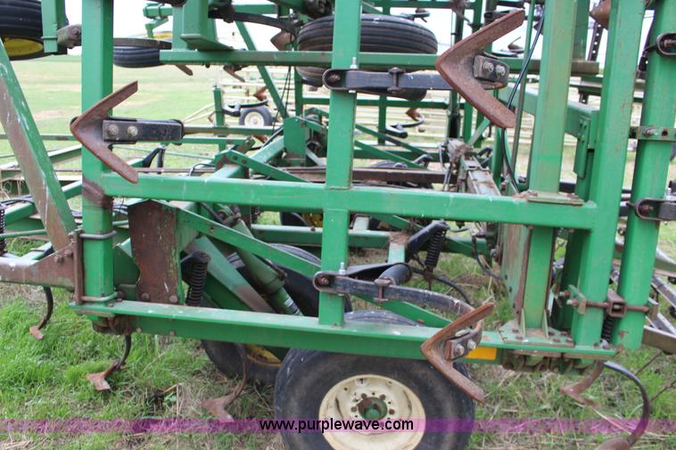 image for item F7725 John Deere 1060 field cultivator