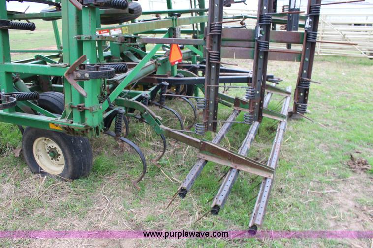 image for item F7725 John Deere 1060 field cultivator