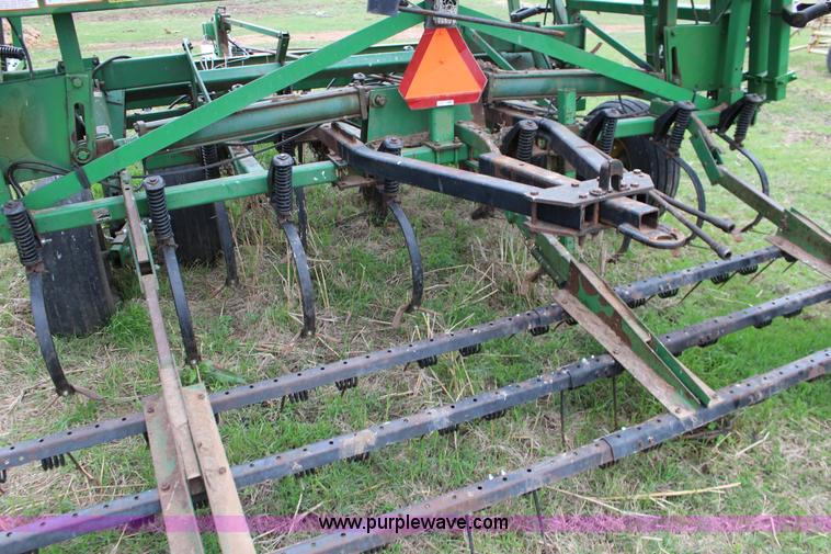 image for item F7725 John Deere 1060 field cultivator