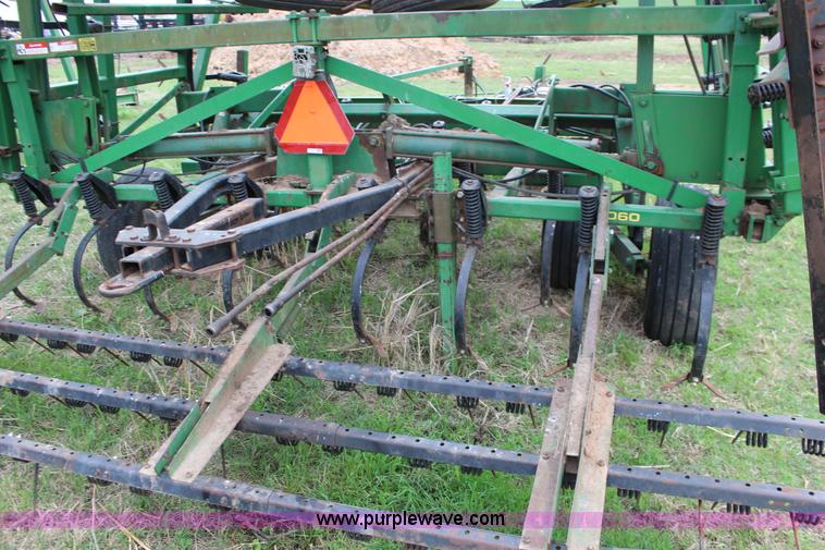 image for item F7725 John Deere 1060 field cultivator