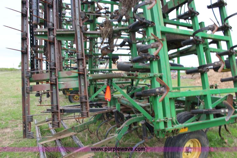 image for item F7725 John Deere 1060 field cultivator