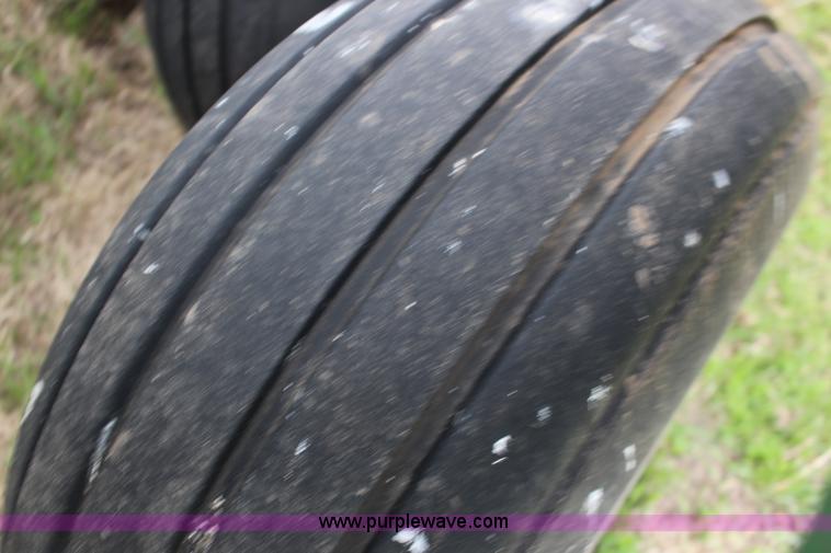 image for item F7725 John Deere 1060 field cultivator