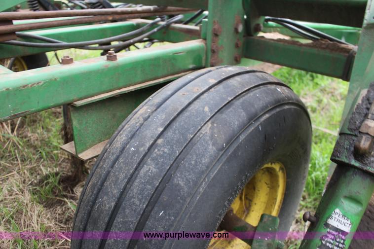 image for item F7725 John Deere 1060 field cultivator
