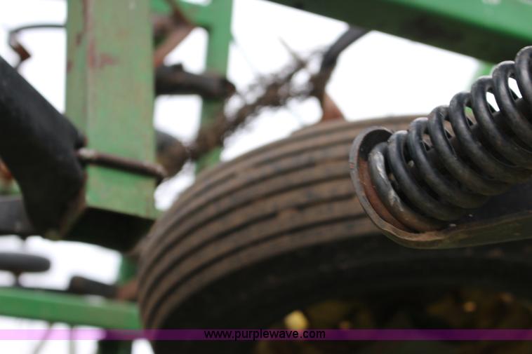 image for item F7725 John Deere 1060 field cultivator