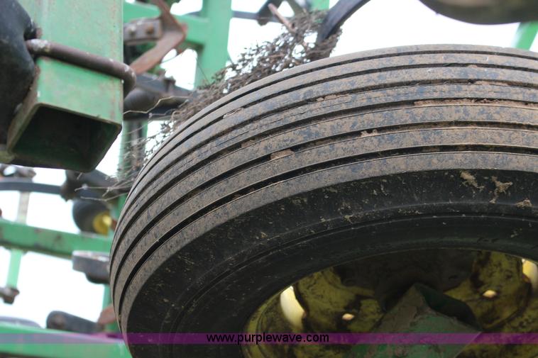 image for item F7725 John Deere 1060 field cultivator