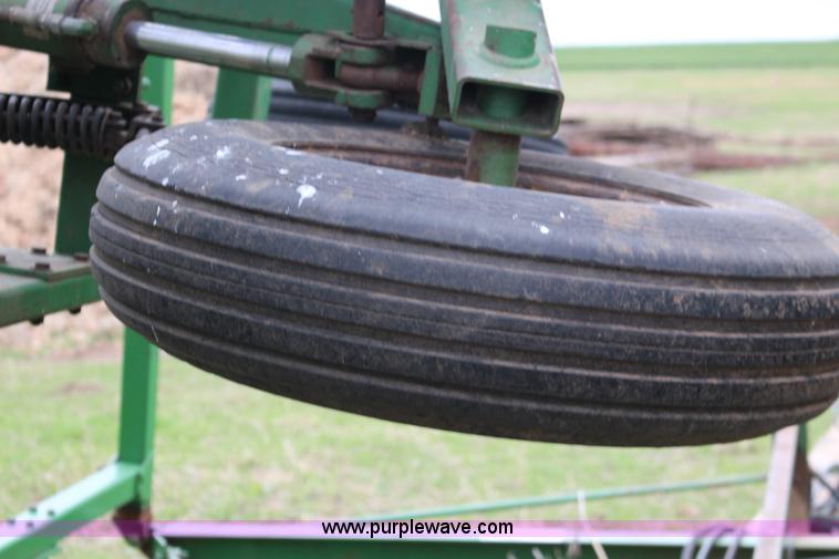 image for item F7725 John Deere 1060 field cultivator