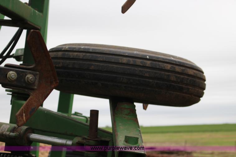 image for item F7725 John Deere 1060 field cultivator