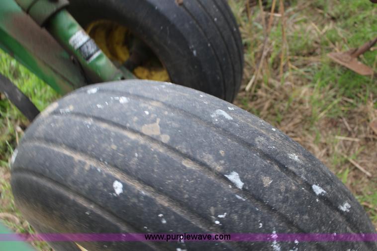 image for item F7725 John Deere 1060 field cultivator