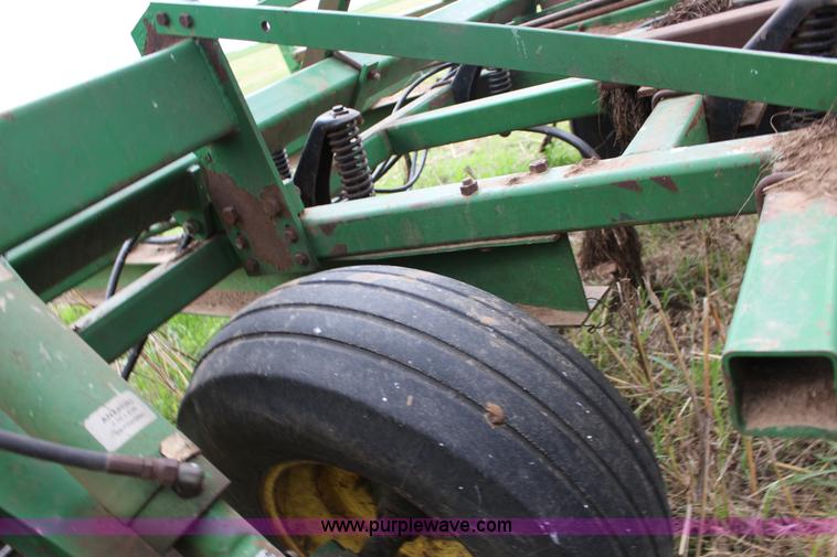 image for item F7725 John Deere 1060 field cultivator