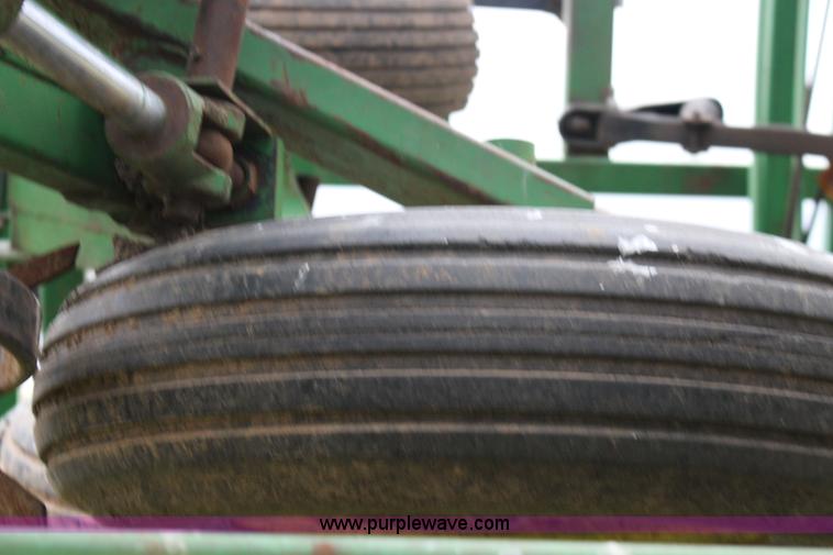 image for item F7725 John Deere 1060 field cultivator
