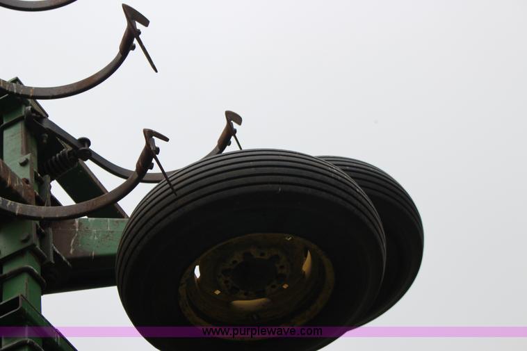image for item F7725 John Deere 1060 field cultivator