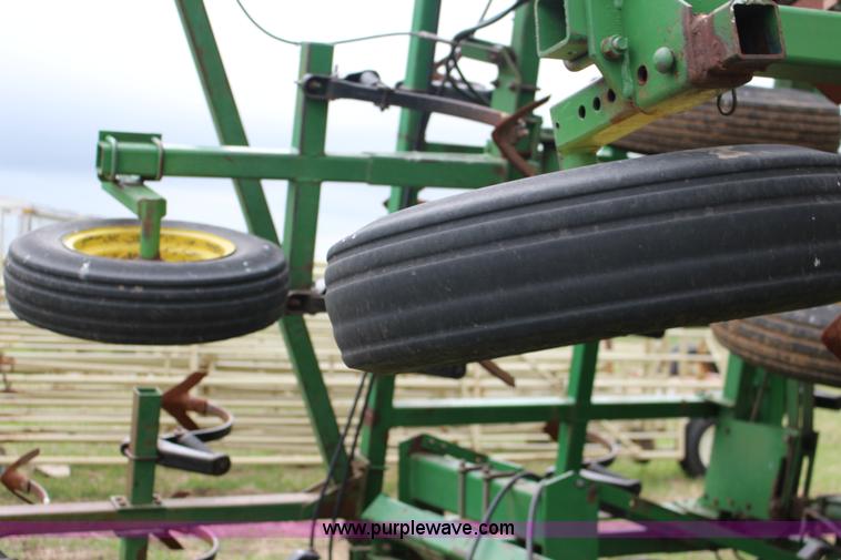 image for item F7725 John Deere 1060 field cultivator