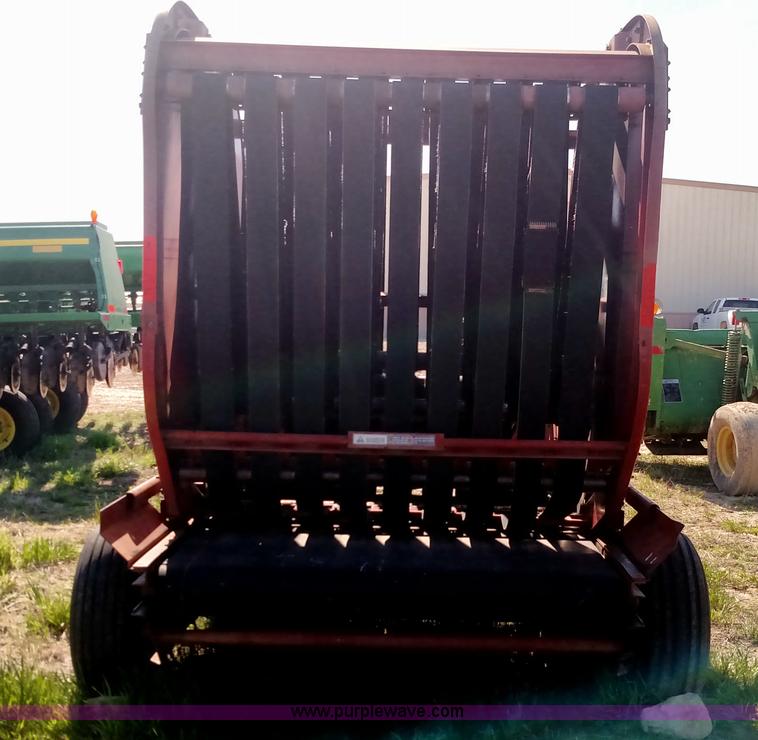 image for item F7752 International 241 round baler