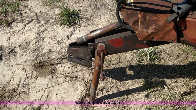 image for item F7752 International 241 round baler