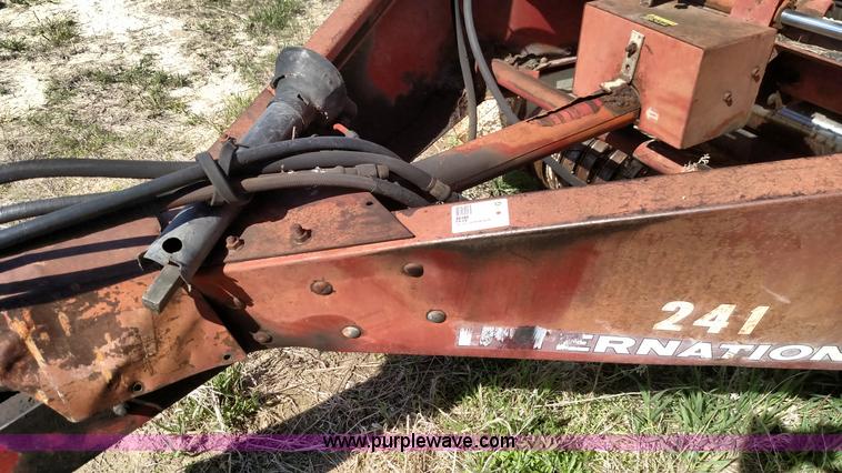 image for item F7752 International 241 round baler