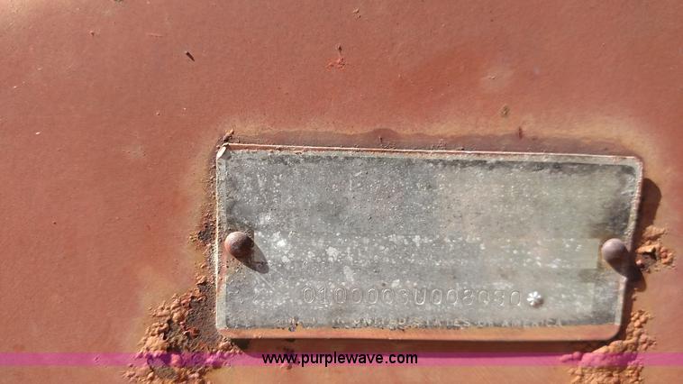 image for item F7752 International 241 round baler