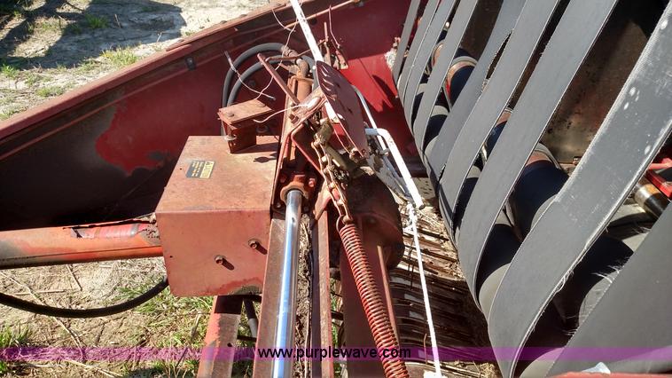 image for item F7752 International 241 round baler