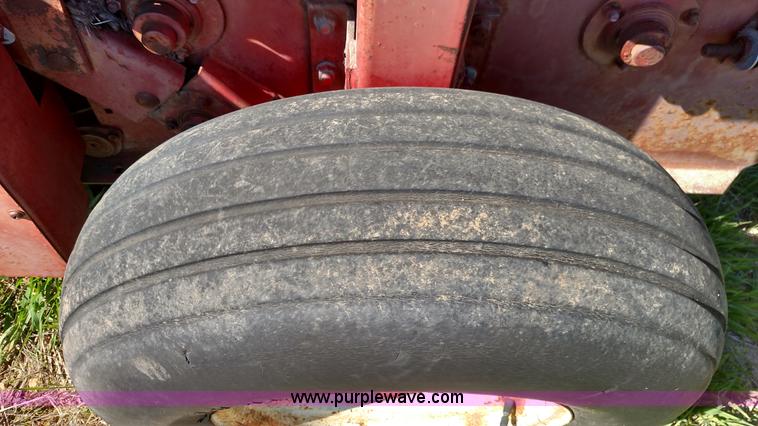 image for item F7752 International 241 round baler