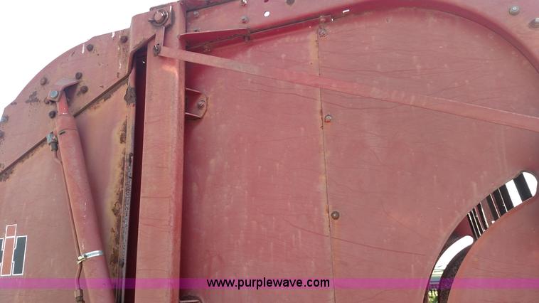 image for item F7752 International 241 round baler