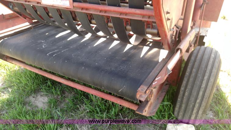 image for item F7752 International 241 round baler