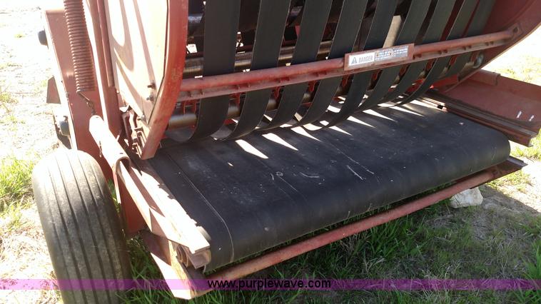 image for item F7752 International 241 round baler