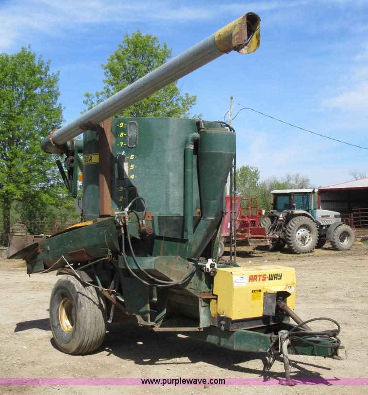image for item G6627 Arts-Way 500A feed mixer