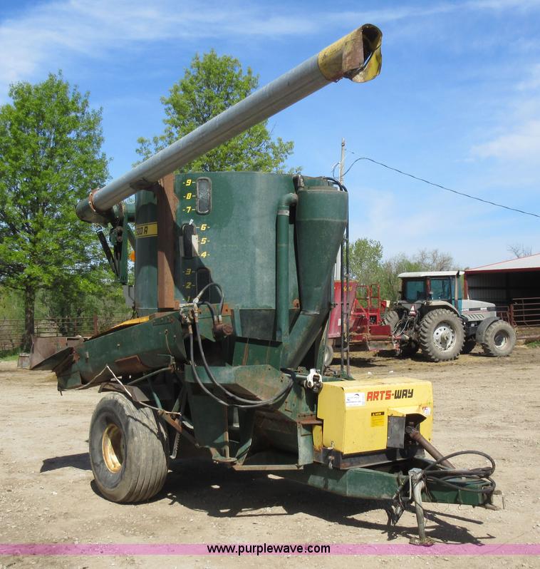 image for item G6627 Arts-Way 500A feed mixer