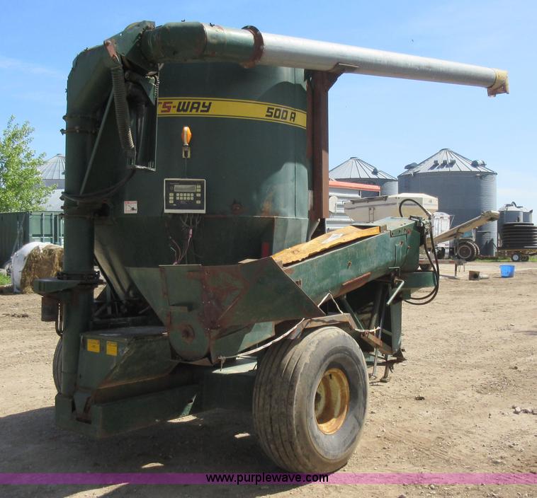 image for item G6627 Arts-Way 500A feed mixer