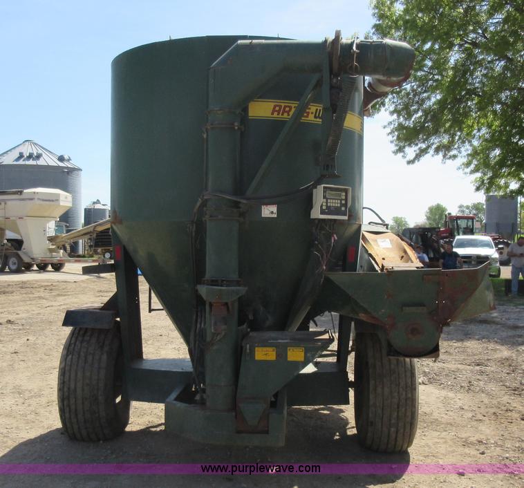 image for item G6627 Arts-Way 500A feed mixer