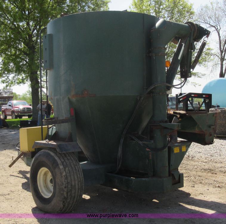 image for item G6627 Arts-Way 500A feed mixer